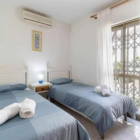 Tropicana Townhouse, 2 Bedroom * Нерха